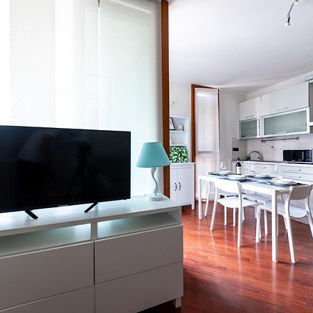 Appartamento Caterina A 5 Minuti Da Milano Fiere E San Siro Con Wifi-Netflix-Free Parking Esterno foto