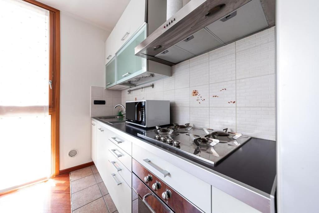 Appartamento Caterina A 5 Minuti Da Milano Fiere E San Siro Con Wifi-Netflix-Free Parking Esterno foto