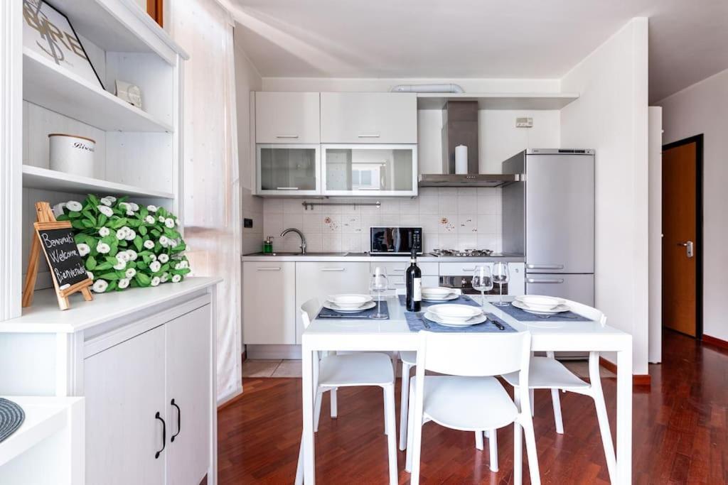 Appartamento Caterina A 5 Minuti Da Milano Fiere E San Siro Con Wifi-Netflix-Free Parking Esterno foto