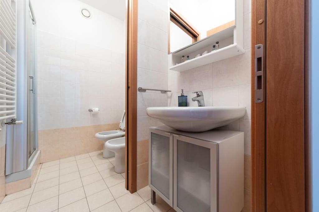 Appartamento Caterina A 5 Minuti Da Milano Fiere E San Siro Con Wifi-Netflix-Free Parking Esterno foto