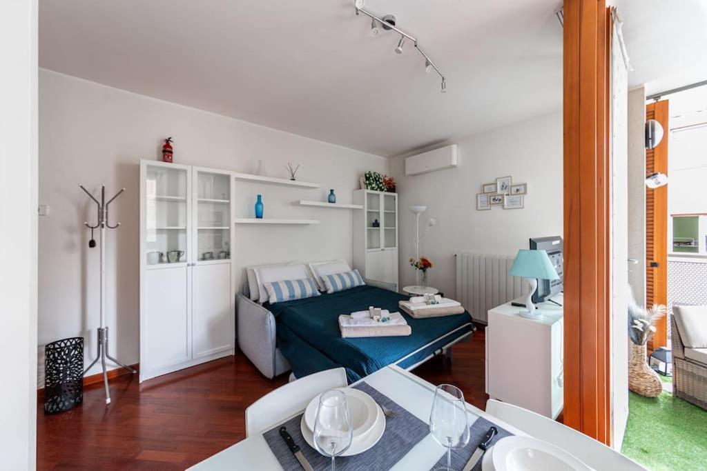 Appartamento Caterina A 5 Minuti Da Milano Fiere E San Siro Con Wifi-Netflix-Free Parking Esterno foto